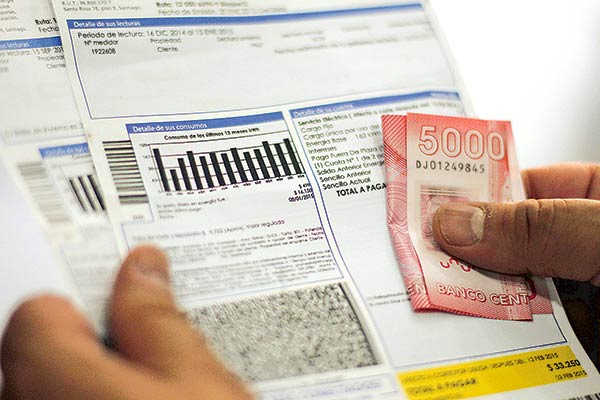 Comisión investigadora acusa facturación provisoria desprolija y propone subsidios a la luz