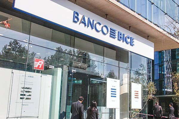 Banco BICE proyecta para el próximo año que un 30% de los nuevos clientes ingresarán a través de Go BICE. Foto: Patricio Valenzuela