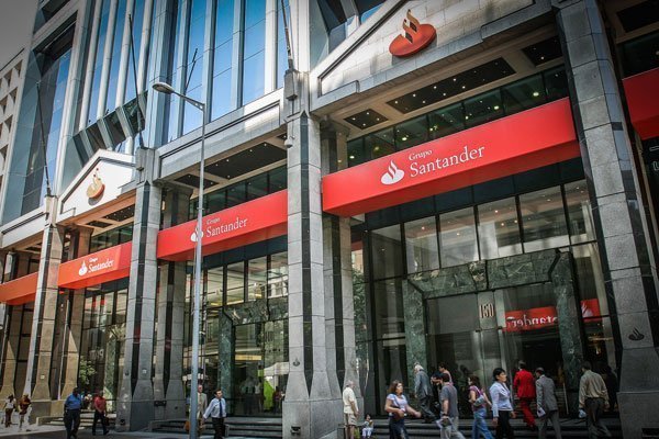 Santander reconoce a la SEC su lenta salida de la propiedad de Transbank