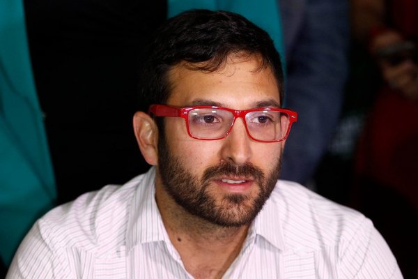 Diputado Crispi presenta recurso de protección por apertura de la frontera aérea