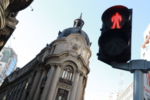 Bolsa chilena también retrocedió a Fase 2: Enjoy y retail sufren con las medidas del gobierno