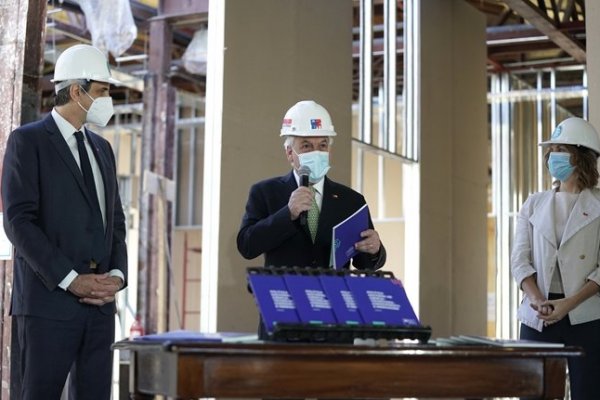 Ministro de Ciencia, Andrés Couve, Presidente Sebastián Piñera y subsecretaria de Ciencia, Carolina Torrealba, visitan nuevas instalaciones de la cartera.