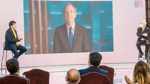 Microsoft anuncia en La Moneda plan de reactivación digital y millonaria inversión de datacenters