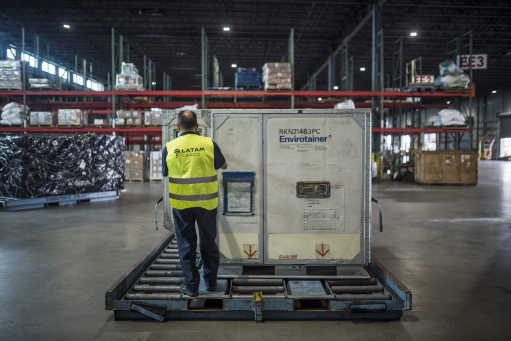 <p>Latam Airlines pone a disposición sus aviones para el transporte doméstico de las vacunas contra el Covid-19</p>