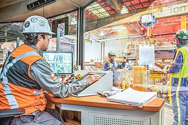 Codelco y Sindicato de Profesionales de División Radomiro Tomic logran acuerdo en negociación colectiva adelantada