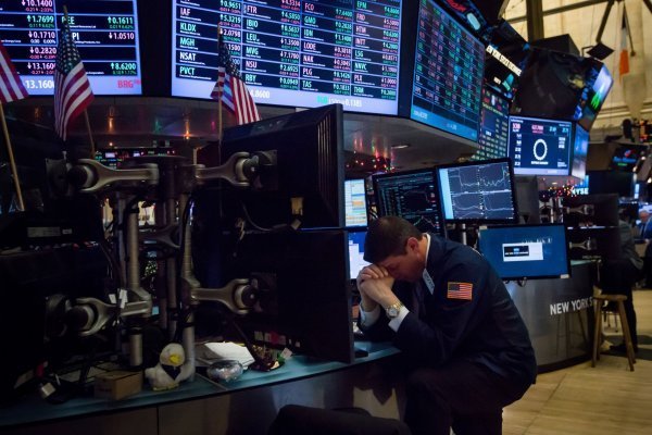Bolsas cierran la semana con caídas ante incertidumbre por estímulos fiscales en EEUU y Brexit
