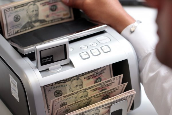 Dólar encuentra en los $ 730 una resistencia a la espera de la reunión de la Fed