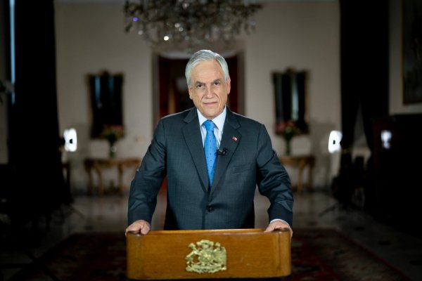 Piñera anuncia llegada de 20 mil dosis para comenzar vacunación en próximos días