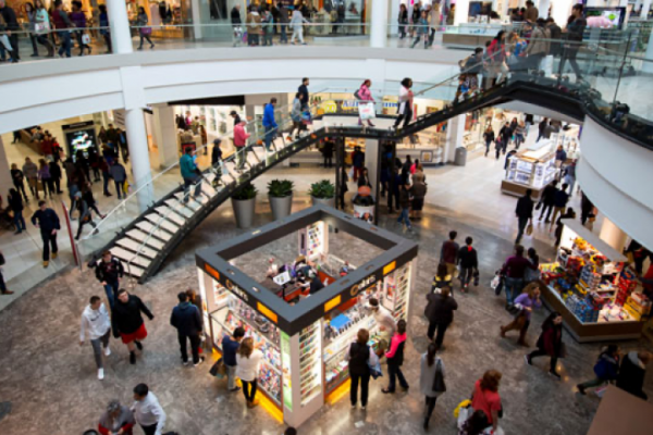 Centros comerciales extienden horarios de atención de cara a compras navideñas y despliegan estrategias para evitar aglomeraciones