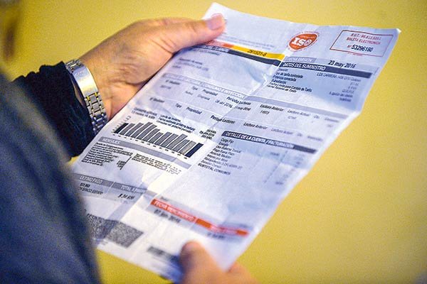 SEC multa a eléctricas por errores en facturación, pero asegura que no hubo cobros excesivos en el proceso