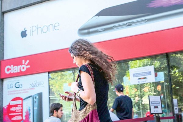 Claro se adjudica bloque de espectro licitado por Movistar para cumplir fallo de la Suprema