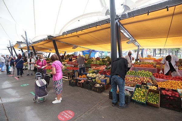 <p>¿Fin del encarecimiento de los alimentos? Valor de la canasta para medir la pobreza comienza a dejar atrás las alzas históricas durante la pandemia</p>