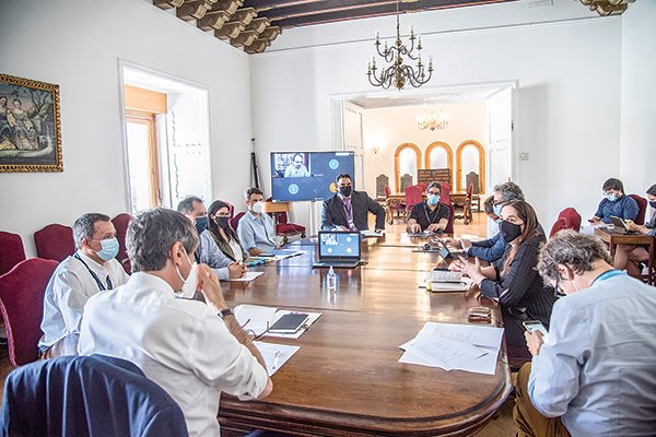 Primer informe de Mesa de Datos Covid-19 reconoce brechas en el manejo de información de Salud