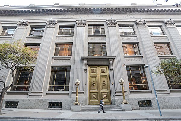 Operadores financieros consultados por el Banco Central mantienen perspectivas de una mayor inflación en el corto plazo