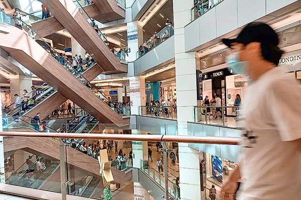 Ventas presenciales del comercio en la RM suman segundo mes consecutivo de crecimiento