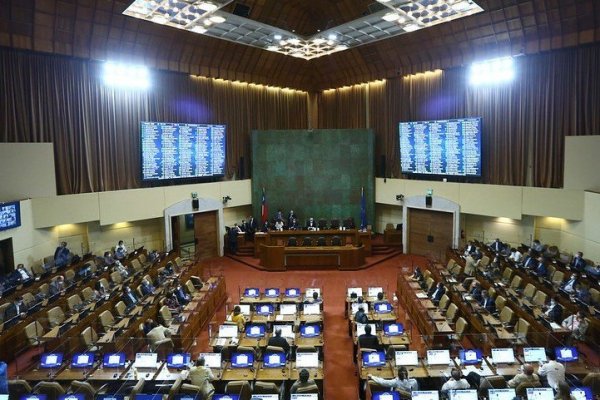 <p>Congreso despacha reajuste salarial del sector público: habrá bonos y espacio para teletrabajo</p>