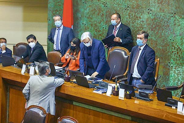 Congreso despacha reajuste salarial del sector público: habrá bonos y espacio para teletrabajo