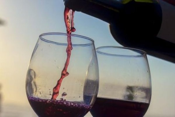 EEUU impone aranceles a los vinos y a las piezas para aviones de la UE