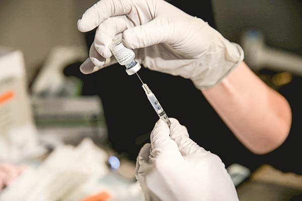 Llegan a Chile más de 200 mil vacunas de Pfizer y el país se acerca a los 4,5 millones de vacunados