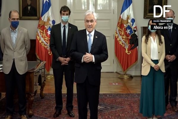 <p>Ahora en DF| Ministros Monckeberg y Walker dejan sus carteras para postular a contituyentes</p>