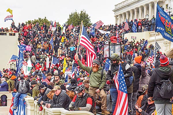 Protestas pro Trump obligan a suspender ratificación de Biden como presidente