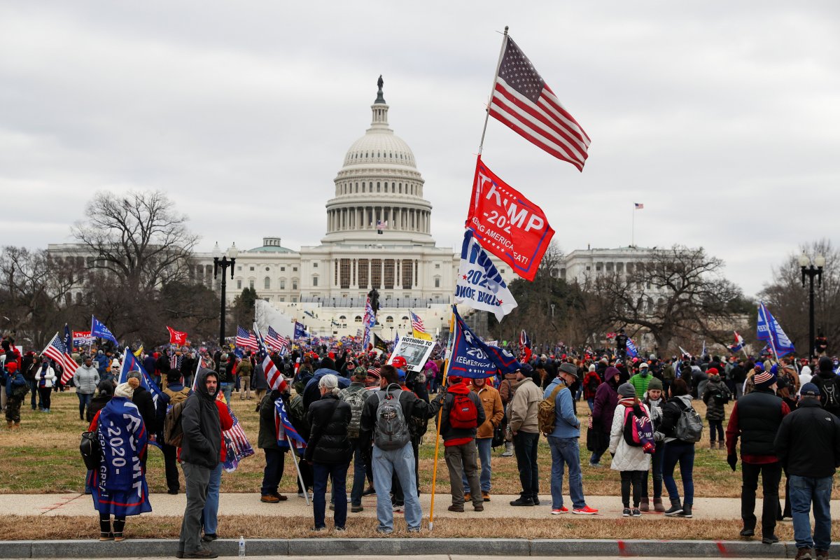 <p>Protestas pro-Trump obligan a evacuar el Capitolio y suspender sesión del Congreso que ratificaría a Biden como presidente</p>