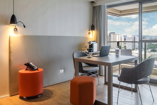 <p>Atención hoteleros: dictamen de la DT facilita acceso a giros adicionales del Seguro de Cesantía</p>