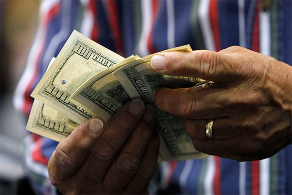 ¿Conviene invertir en dólares ahora?