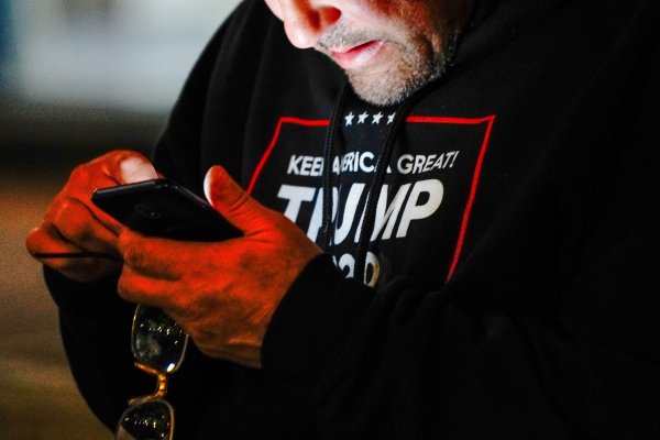 Parler, la app bloqueada por los gigantes tecnológicos en EEUU, retorna con apoyo de tecnológica rusa