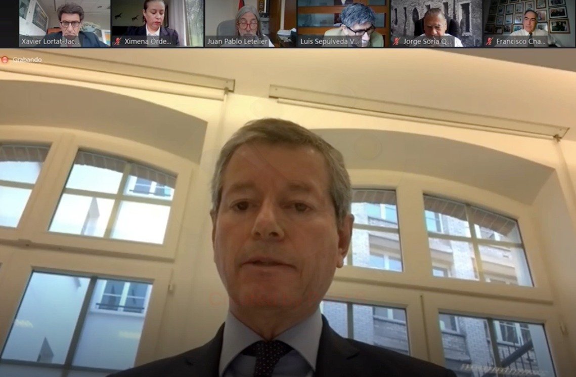 <p>Fernando Echegaray, CEO de Groupe Aéroports de Paris Internacional, en la comisión que analizó el tema en el Senado.</p>