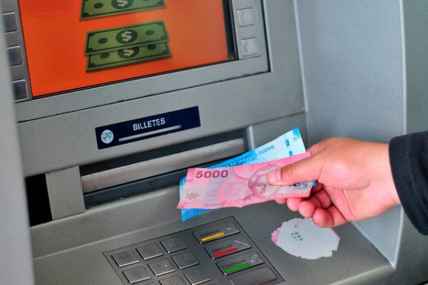 <p>Operaciones en cajeros automáticos retroceden en más de 6 millones en 2020</p>