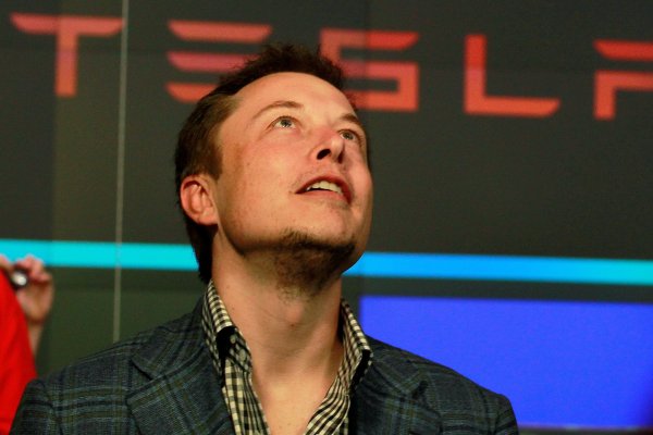 Elon Musk apuesta ahora por la industria de las telecomunicaciones con servicio de Internet