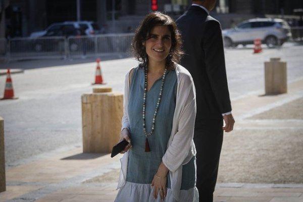 Ministra Zaldívar descarta rumores de salida del gabinete y dice que continuará "encabezando" la reforma previsional