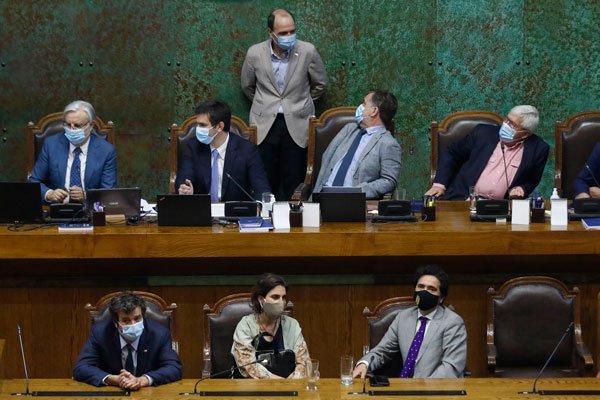 Acuerdo político continúa entrampado y reforma previsional se aplazaría para marzo