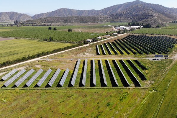 Plataforma española de energía renovable compra cartera de 25 proyectos solares PMGD en Chile