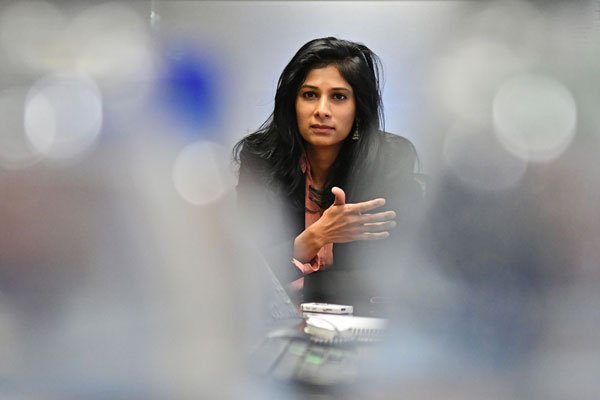 Economista jefa del FMI y su visión de Chile: "Mejoramos nuestra previsión para 2021 debido al efecto positivo de los retiros de fondos pensiones"