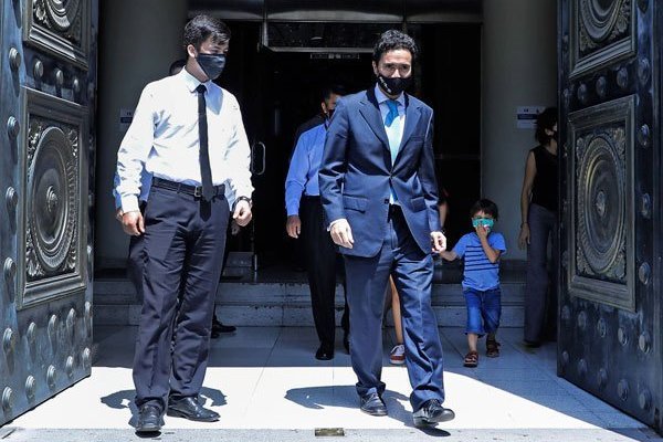 Exministro entra en modo campaña y recluta a dos asesores de Hacienda
