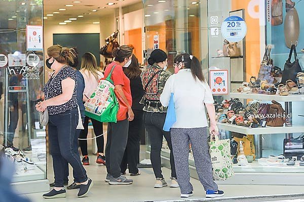 Ventas minoristas presenciales de la Región Metropolitana cierran 2020 con histórica caída