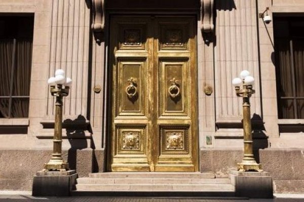 Banco Central mantiene la tasa en mínimo y amplía línea de financiamiento para la banca