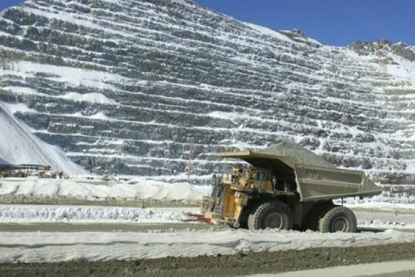 <p>Anglo American reporta alza de 6% en producción de cobre gracias a acceso a agua industrial por parte de Los Bronces</p>