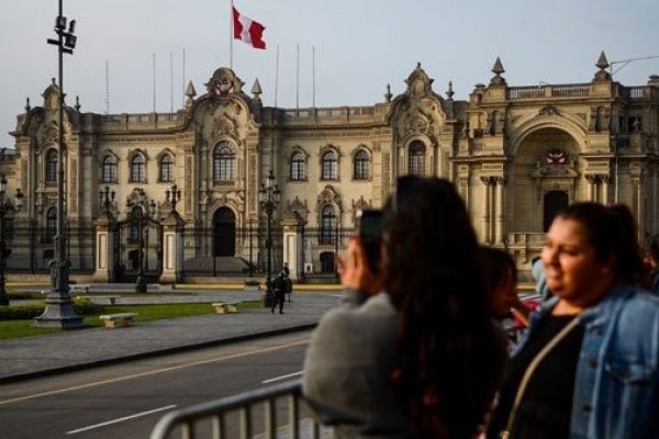 Perú avanza en una reforma previsional similar a la propuesta de la oposición en Chile