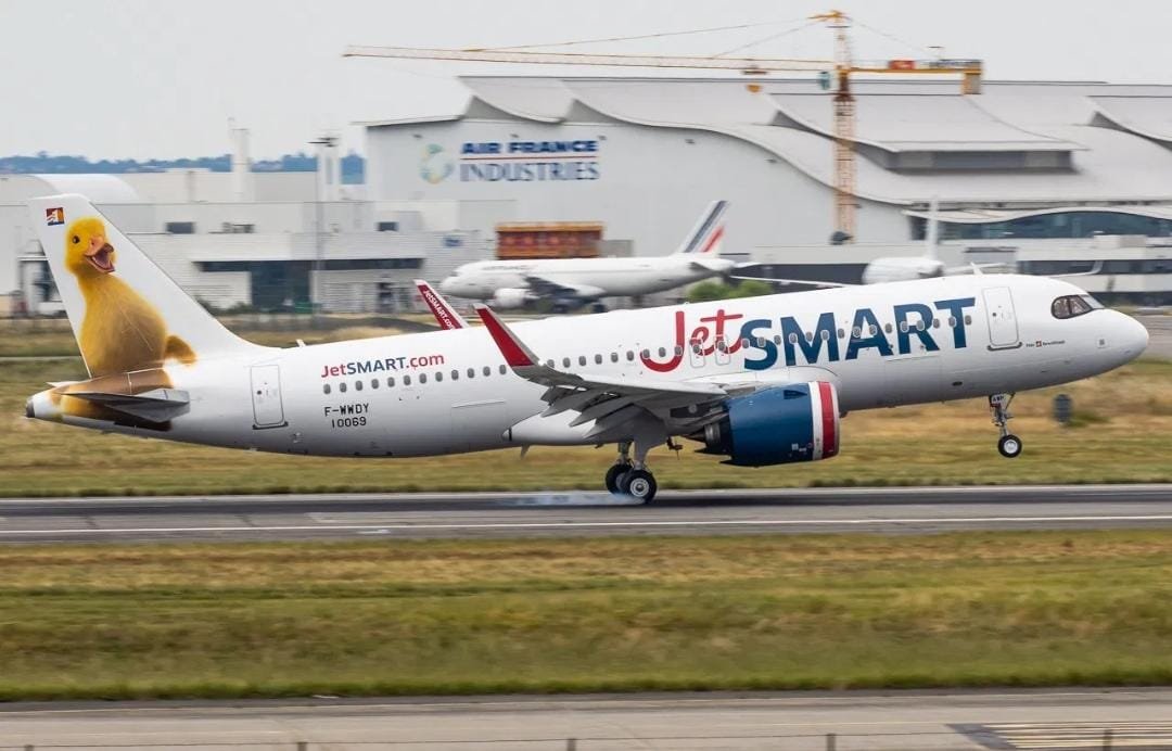 <p>JetSmart trae a Chile avión que emplea combustible ecológico y se dispondrá para transporte de vacunas</p>
