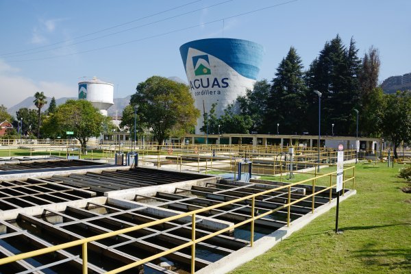 Aguas Andina mantendrá el suministro para la Región Metropolitana ante mejoras en las condiciones del río Maipo