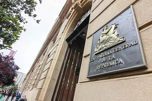 Contraloría raya la cancha a municipios y prohíbe beneficios asociados para otorgar permisos de circulación