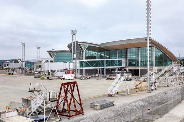 Operador del Aeropuerto de Concepción acusa falta de soluciones del MOP y recomienda extender la concesión