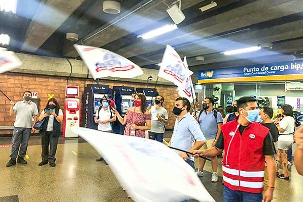 Trabajadores de Metro se manifiestan por despido de 400 personas ligadas al servicio de boleterías