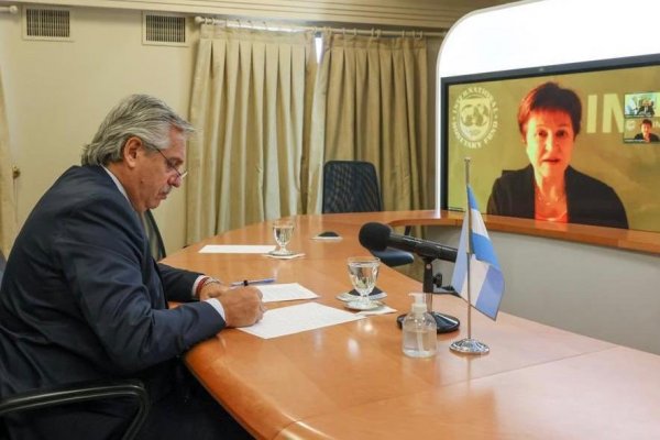 Presidente argentino busca retrasar pagos al FMI, advierte posible aumento de impuestos a exportaciones