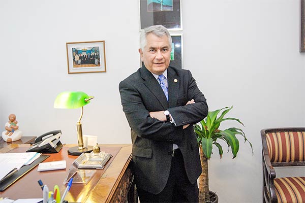 Transporte aéreo, terrestre y marítimo con prioridad de vacunas