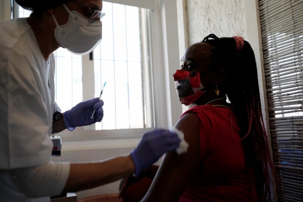 Uber y dueña de Farmacias Ahumadas sellan acuerdo para impulsar acceso equitativo a las vacunas en EEUU