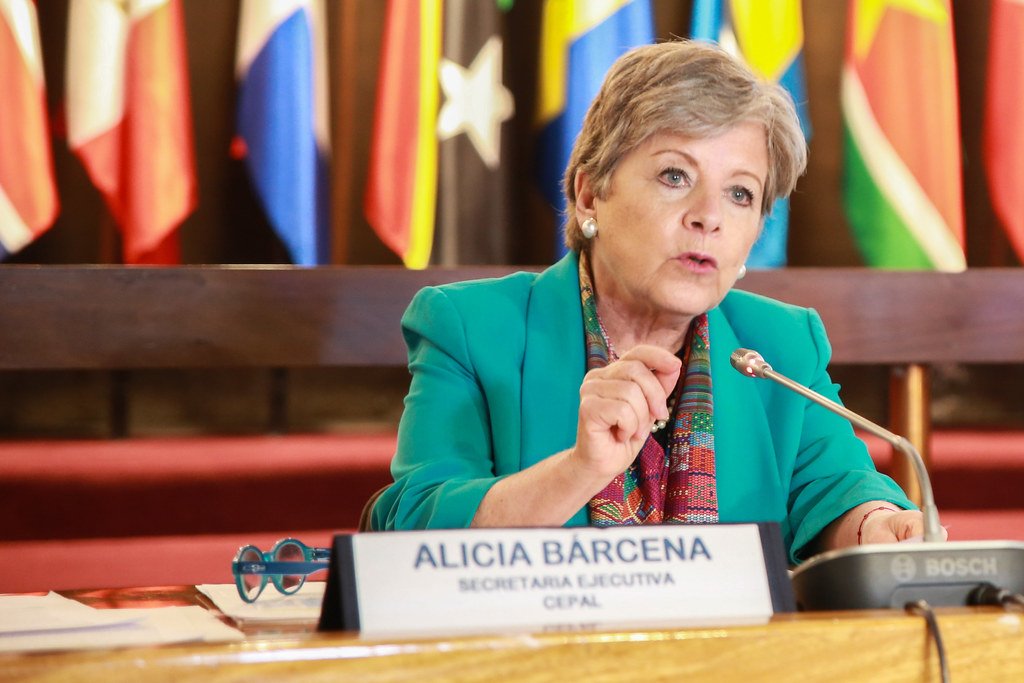<p>Alicia Bárcena, secretaria ejecutiva de la Cepal, sugirió pensar en planes fiscales para afrontar la pobreza entre las mujeres. Foto: Cepal</p>